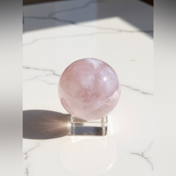 Small Quartz sphere with clear holder - Picture 2 of 11